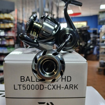 DAIWA BALLISTIC 25 HD CXH ARK - Imagen 1